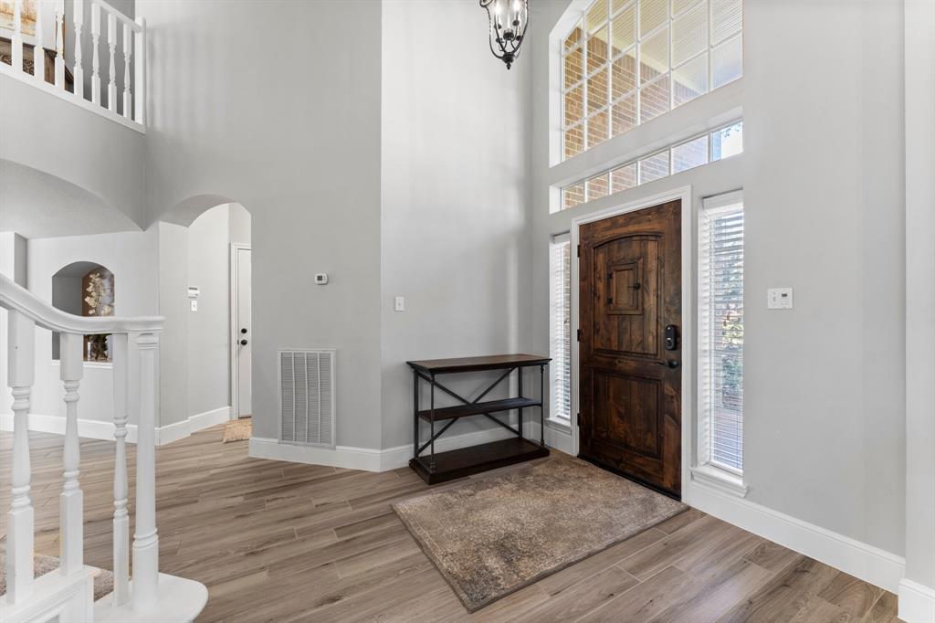 211 N Floral Leaf Circle, The Woodlands, Texas image 3