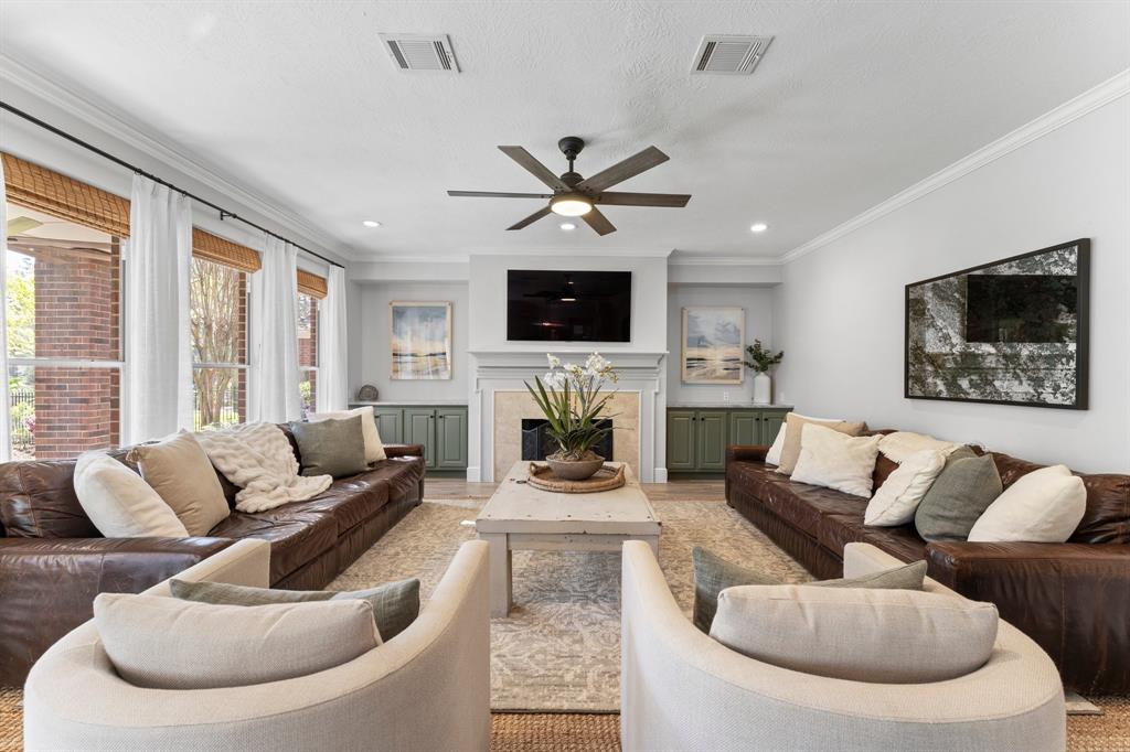 211 N Floral Leaf Circle, The Woodlands, Texas image 5
