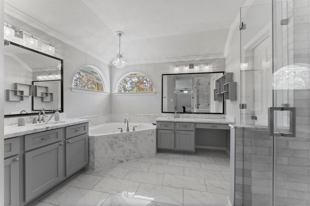 211 N Floral Leaf Circle, The Woodlands, Texas image 19