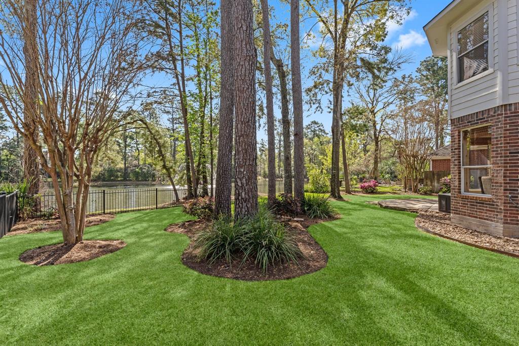 211 N Floral Leaf Circle, The Woodlands, Texas image 30