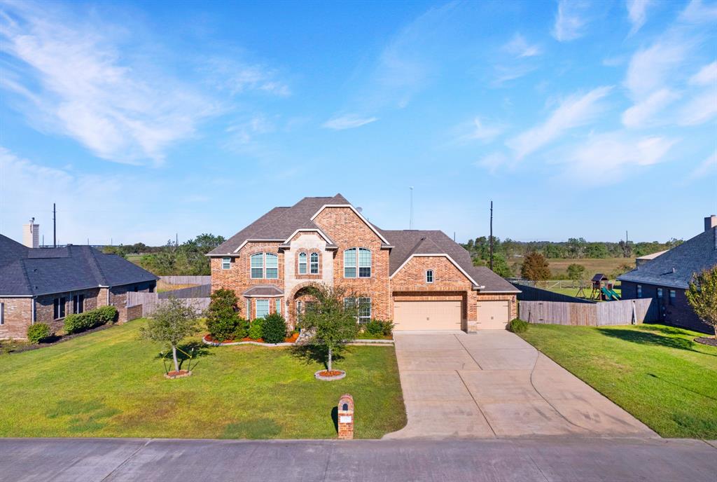 11411 Kings Point Boulevard, Mont Belvieu, Texas image 2