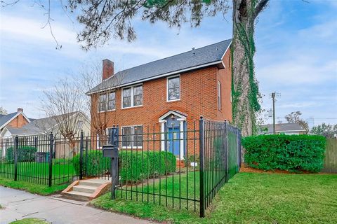 Homes For Rent - 2412 Oakdale Street<br/> Houston, TX 77004