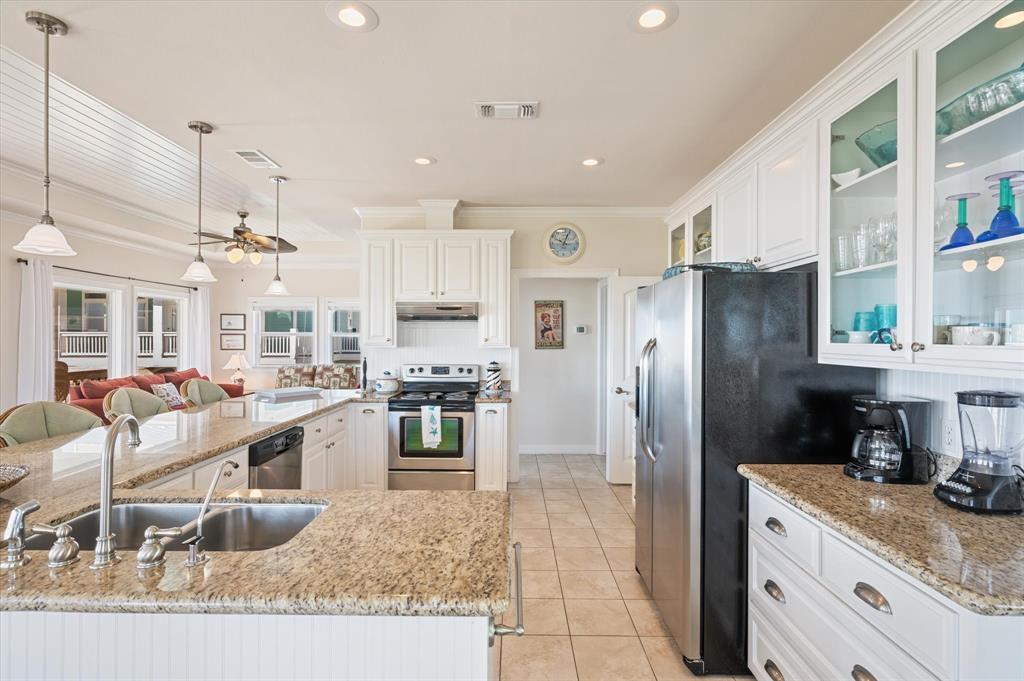 929 Bahama Drive, Crystal Beach, Texas image 16