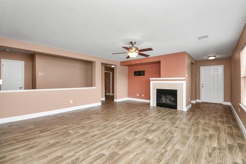 Single Family Residence in Baytown TX 4826 Bentonite Boulevard 25.jpg