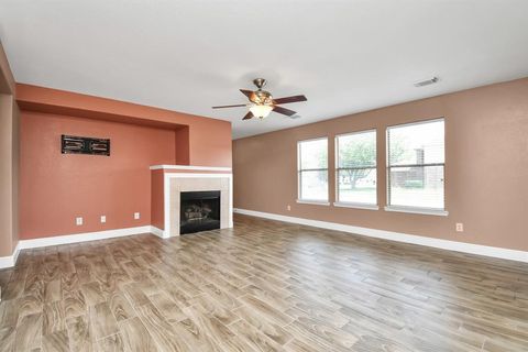 Single Family Residence in Baytown TX 4826 Bentonite Boulevard 27.jpg