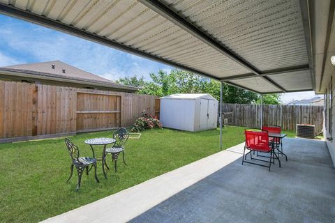 Single Family Residence in Baytown TX 4826 Bentonite Boulevard 39.jpg