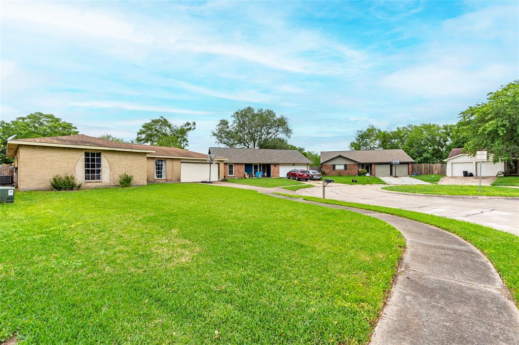 3310 Ashwyne Court, La Porte, Texas image 2