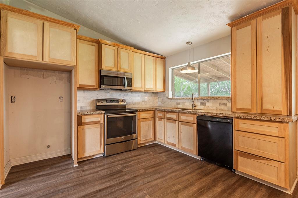 3310 Ashwyne Court, La Porte, Texas image 5