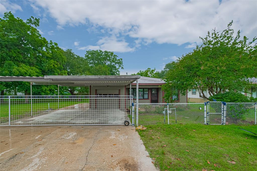 126 E Melville Drive, Crosby, Texas image 1