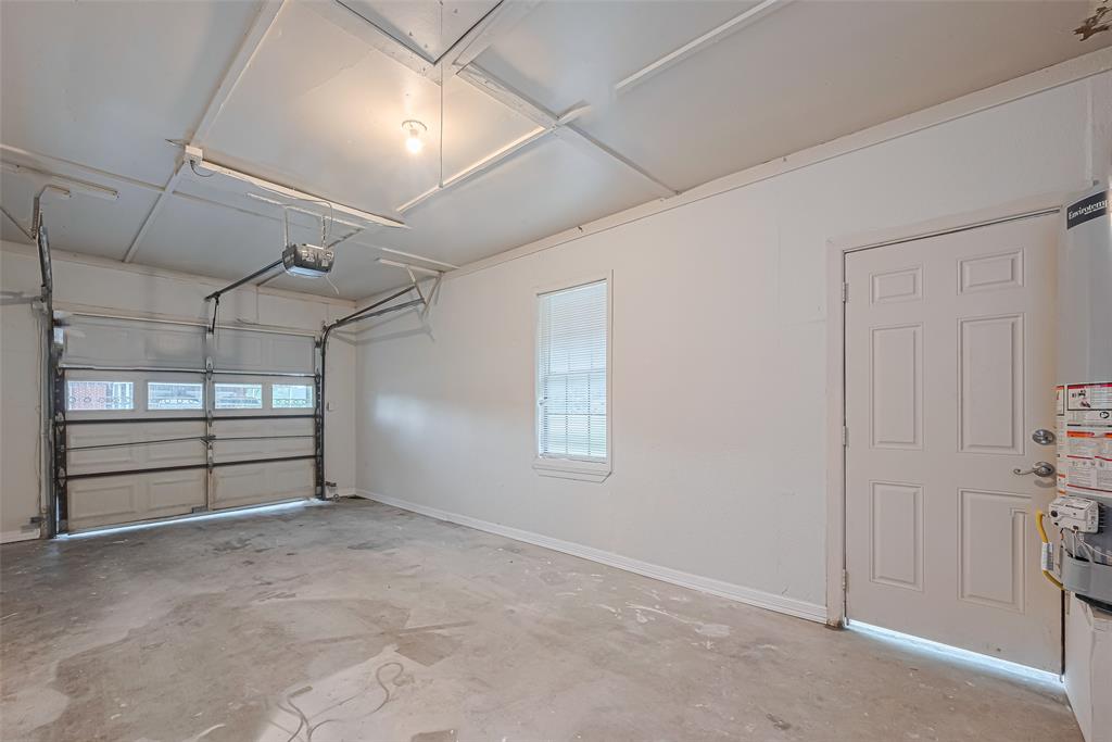 126 E Melville Drive, Crosby, Texas image 33