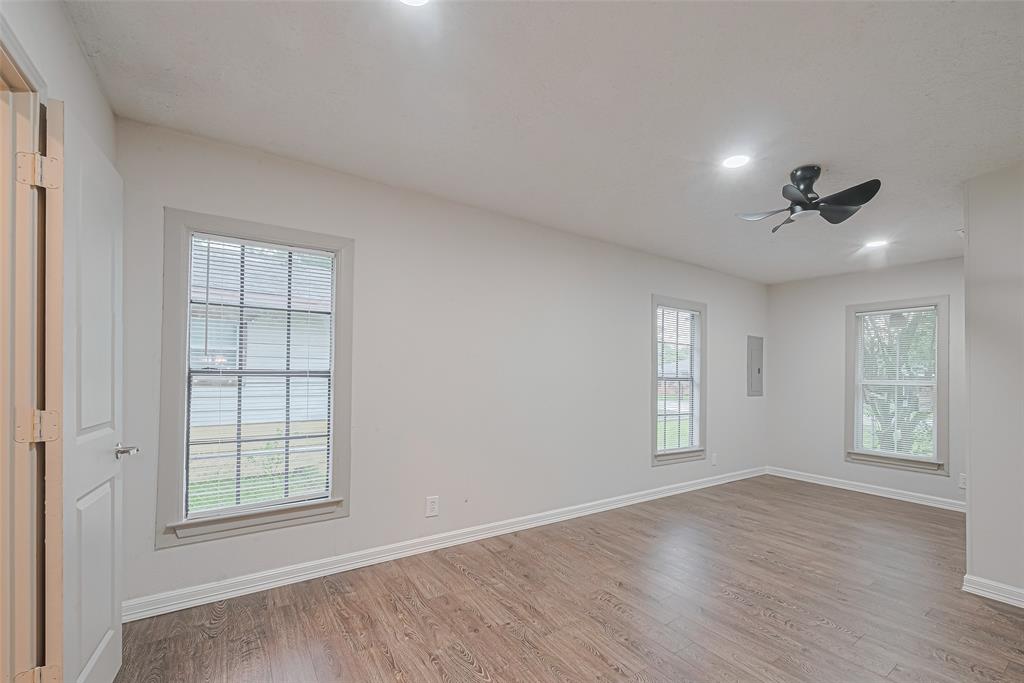 126 E Melville Drive, Crosby, Texas image 28
