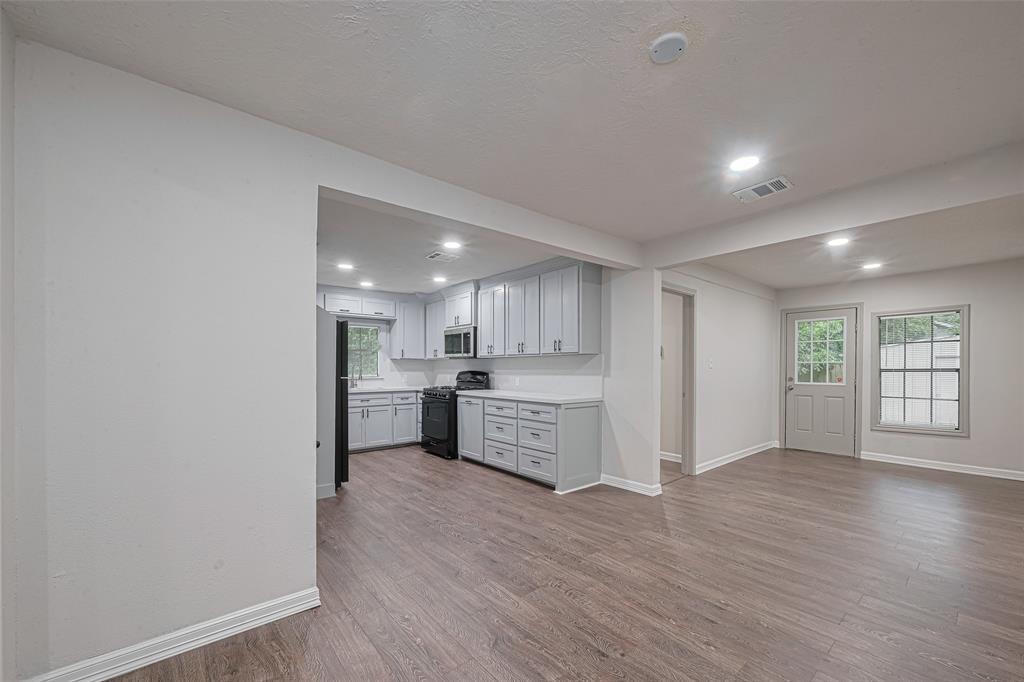 126 E Melville Drive, Crosby, Texas image 10