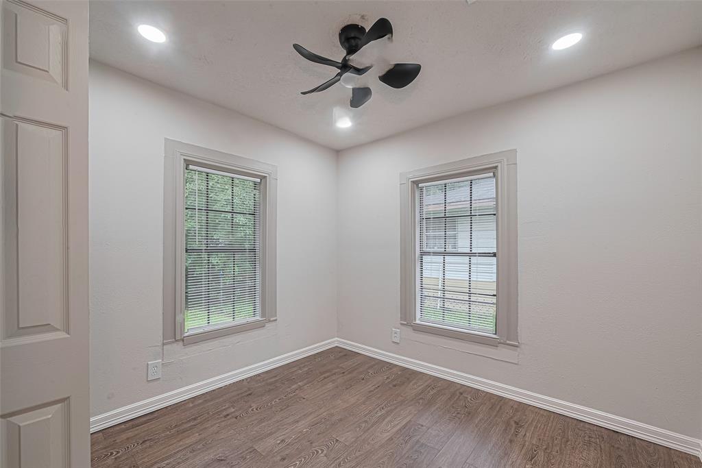 126 E Melville Drive, Crosby, Texas image 23