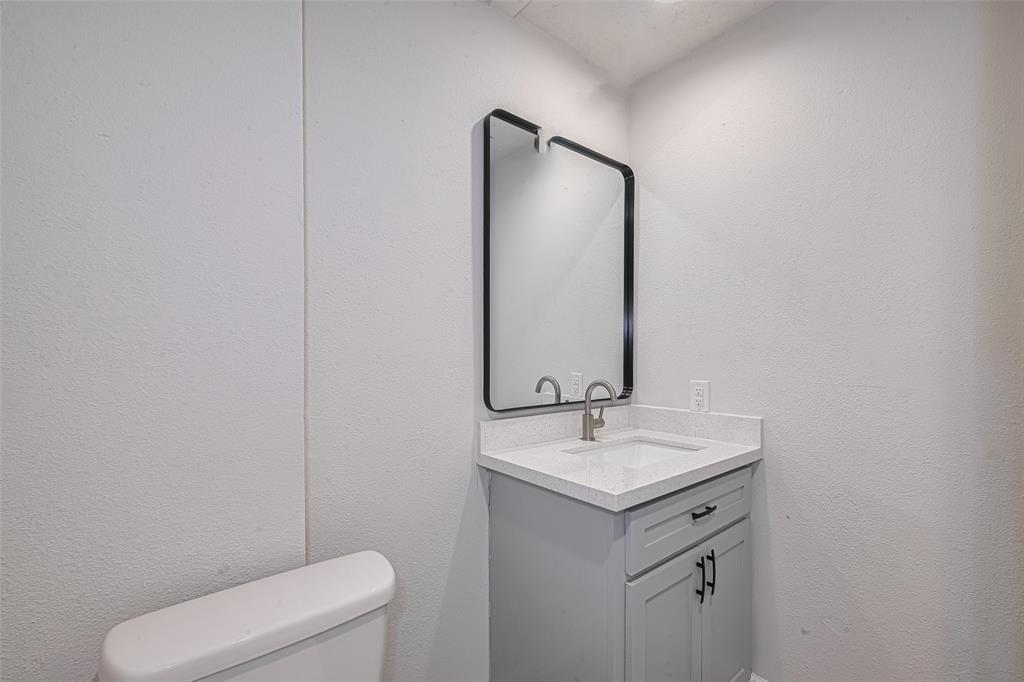 126 E Melville Drive, Crosby, Texas image 31