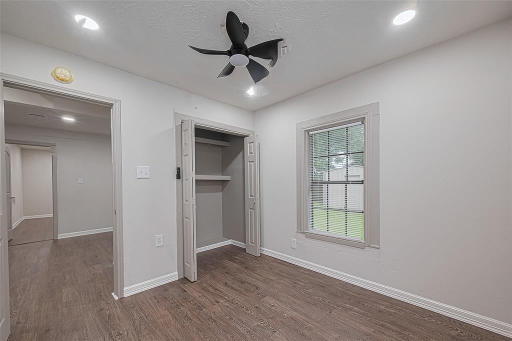 126 E Melville Drive, Crosby, Texas image 24