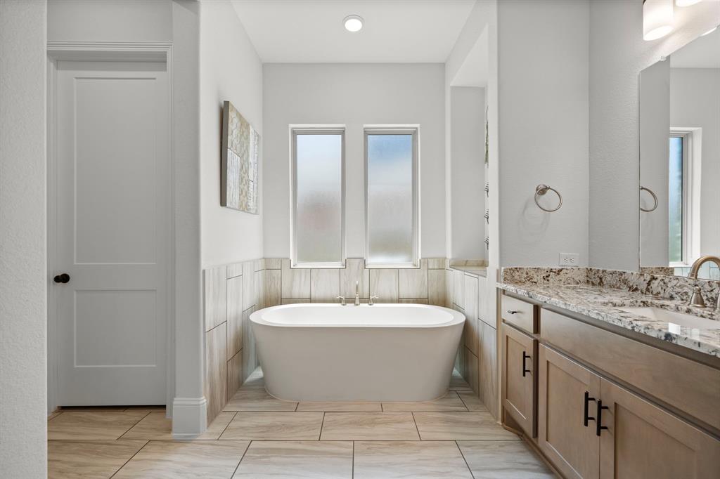 908 Falcon Hollow Lane, Pinehurst, Texas image 24
