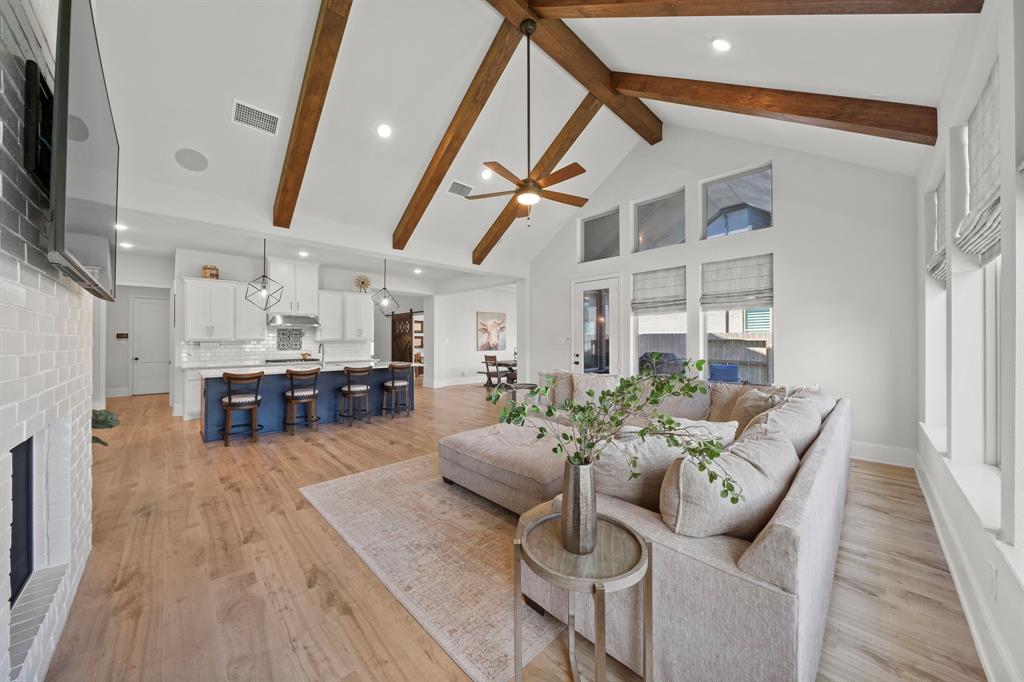 908 Falcon Hollow Lane, Pinehurst, Texas image 9