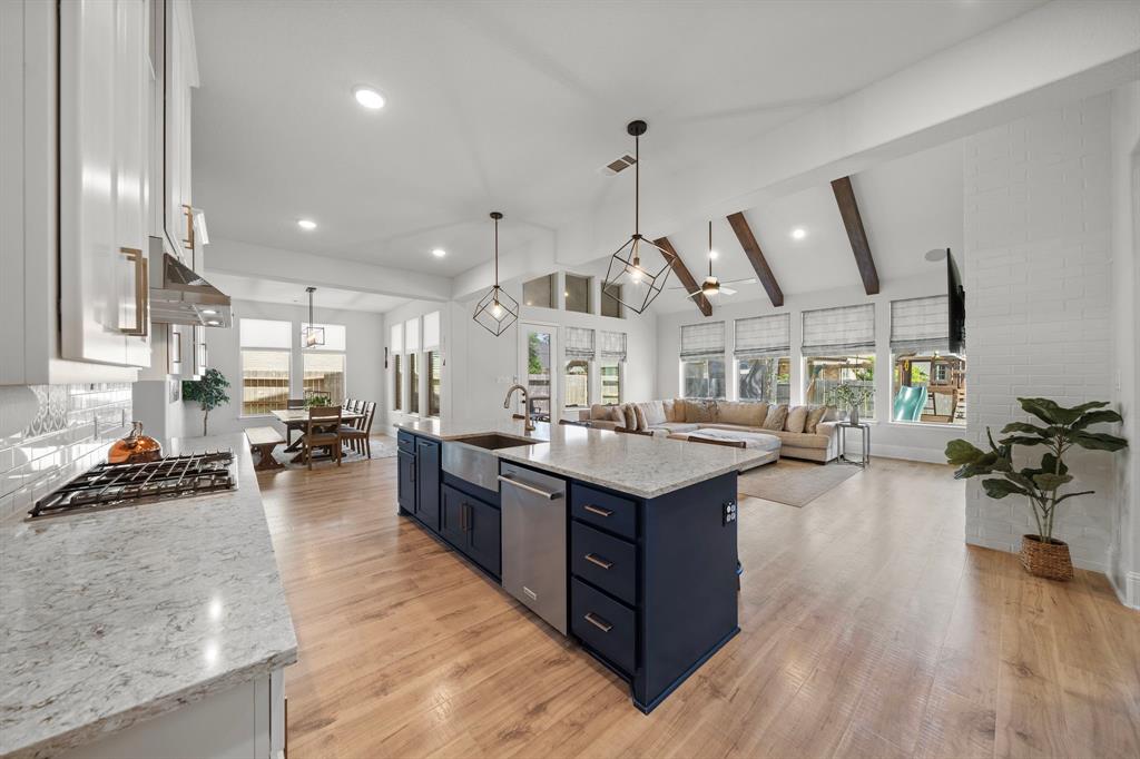 908 Falcon Hollow Lane, Pinehurst, Texas image 14