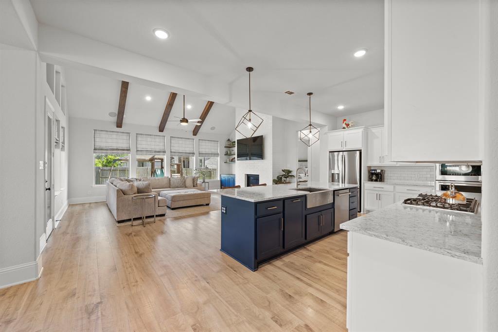 908 Falcon Hollow Lane, Pinehurst, Texas image 11