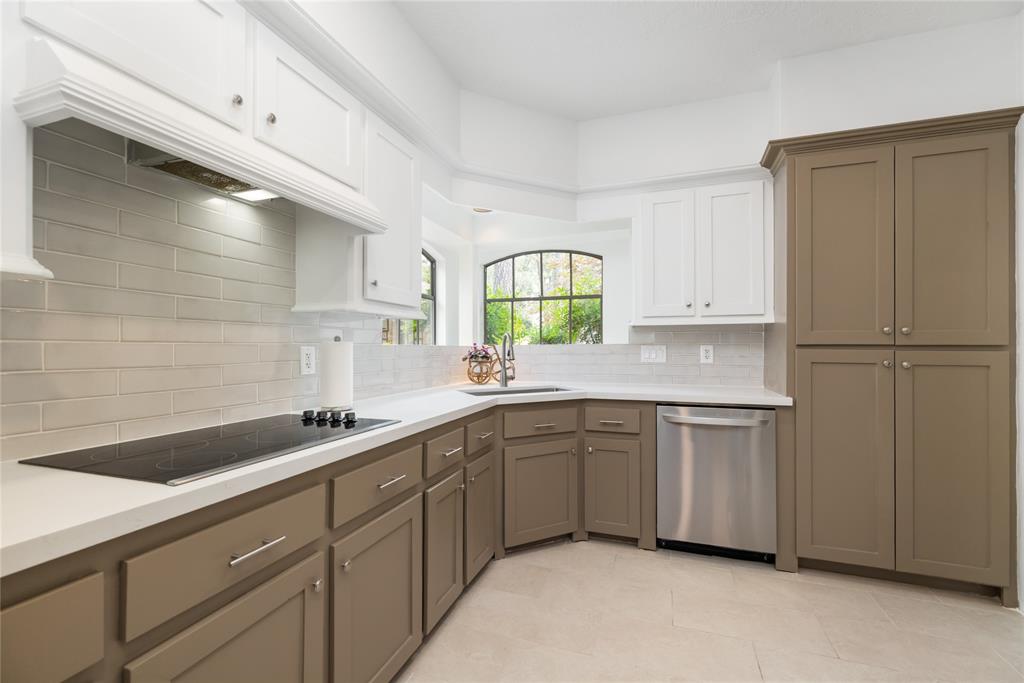 12915 Lake Mist Drive, Cypress, Texas image 17