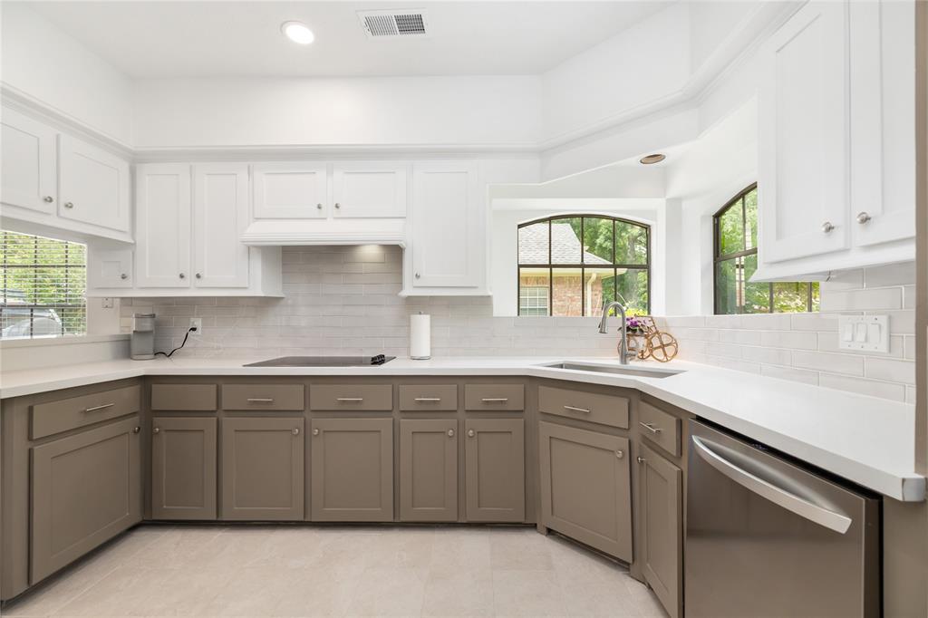 12915 Lake Mist Drive, Cypress, Texas image 18
