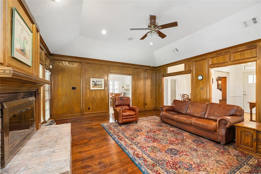12915 Lake Mist Drive, Cypress, Texas image 9