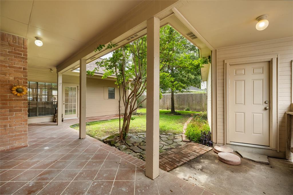 12915 Lake Mist Drive, Cypress, Texas image 34