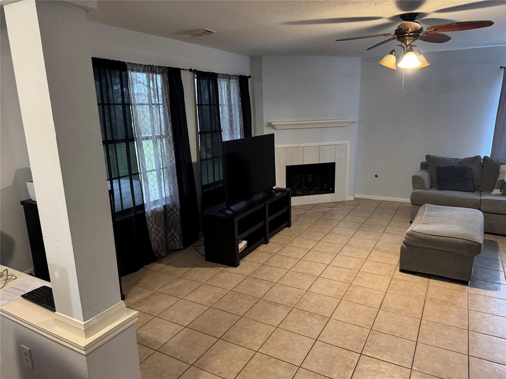 3027 Texas Oak Drive, Katy, Texas image 4