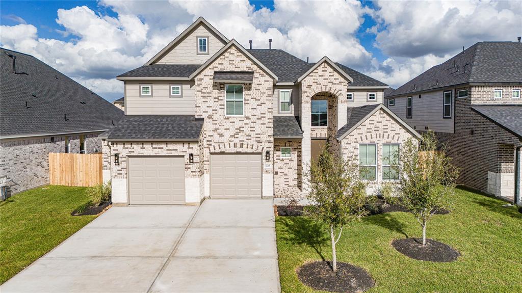 4715 Whisperwood Drive, Rosenberg, Texas image 3