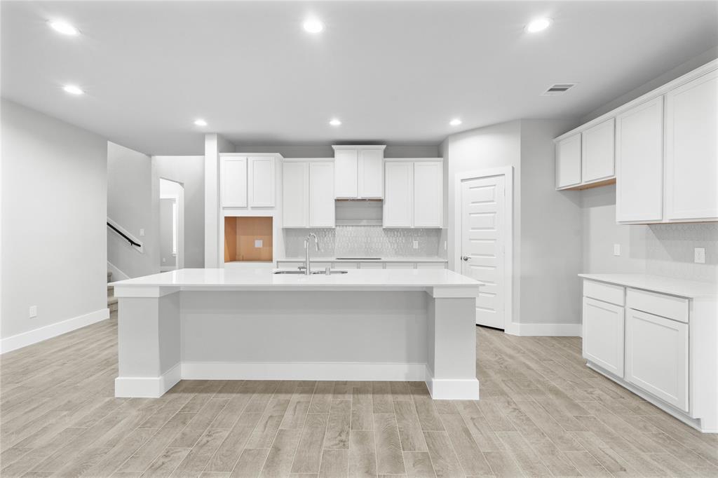 4715 Whisperwood Drive, Rosenberg, Texas image 7