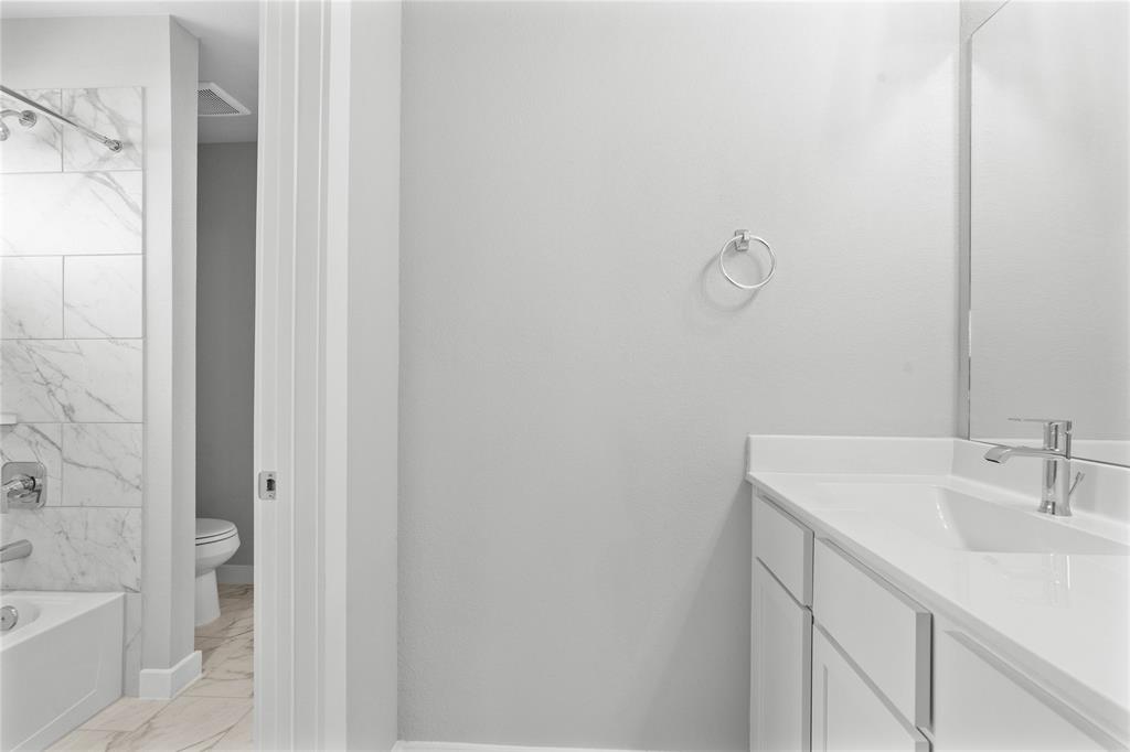 4715 Whisperwood Drive, Rosenberg, Texas image 19