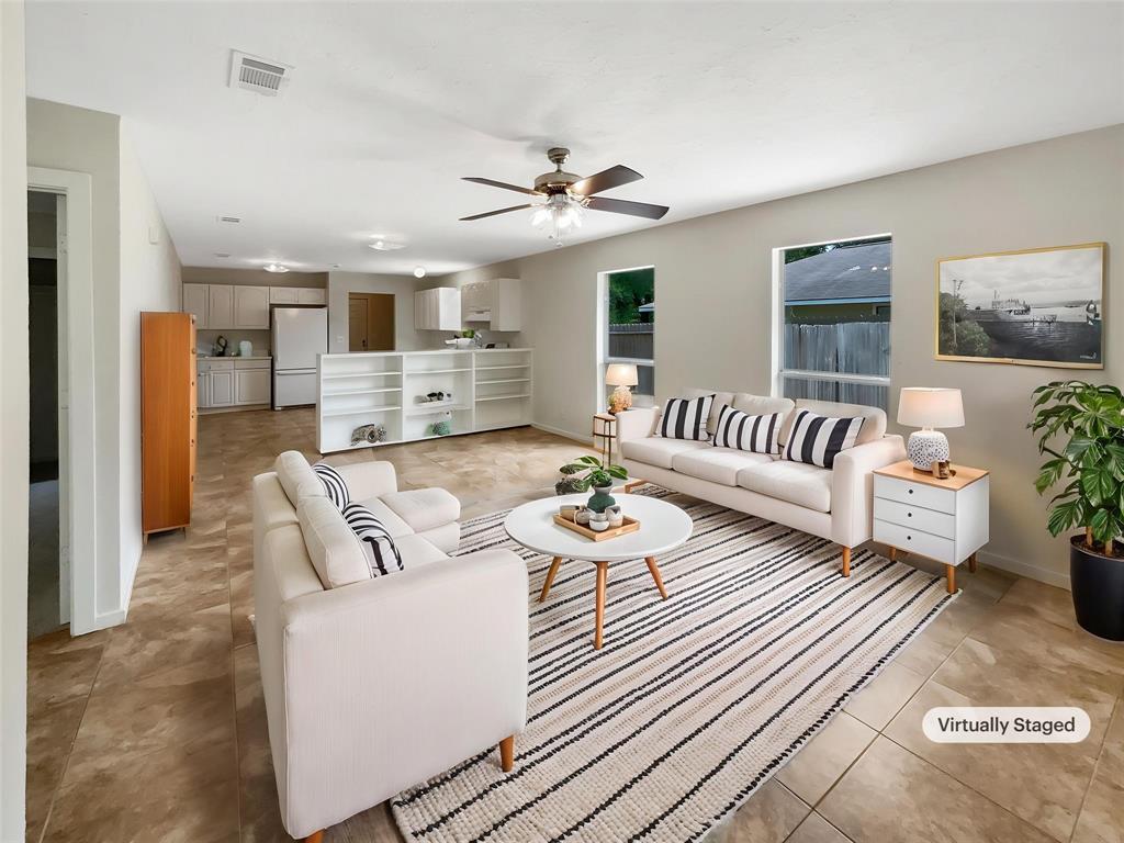 8898 E Buffalo Circle, Willis, Texas image 2