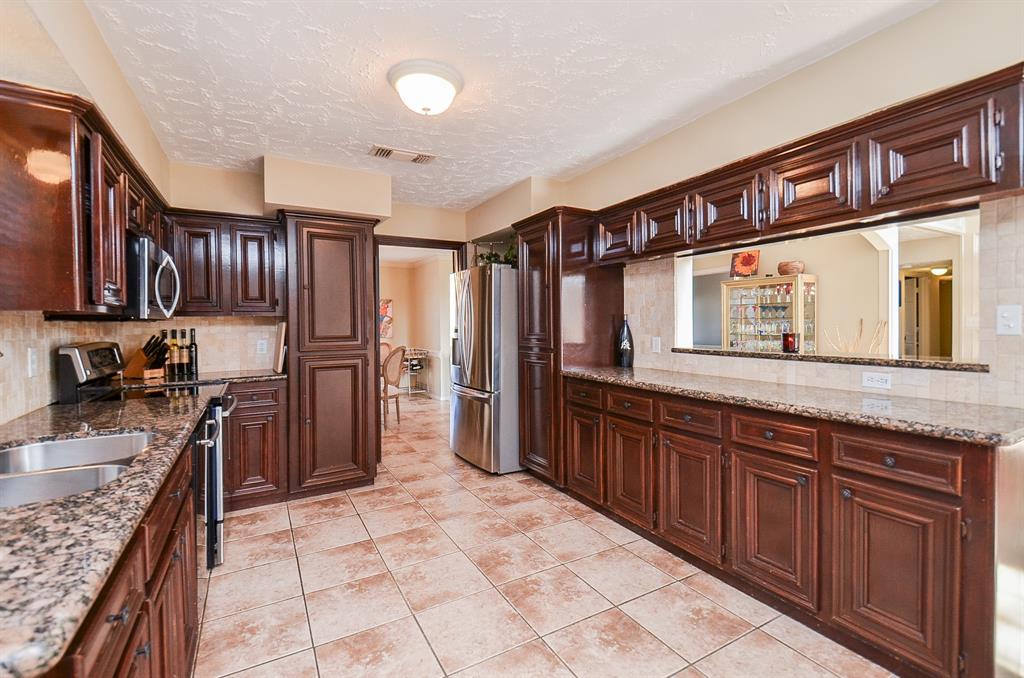 2842 W Pebble Beach Drive, Missouri City, Texas image 12