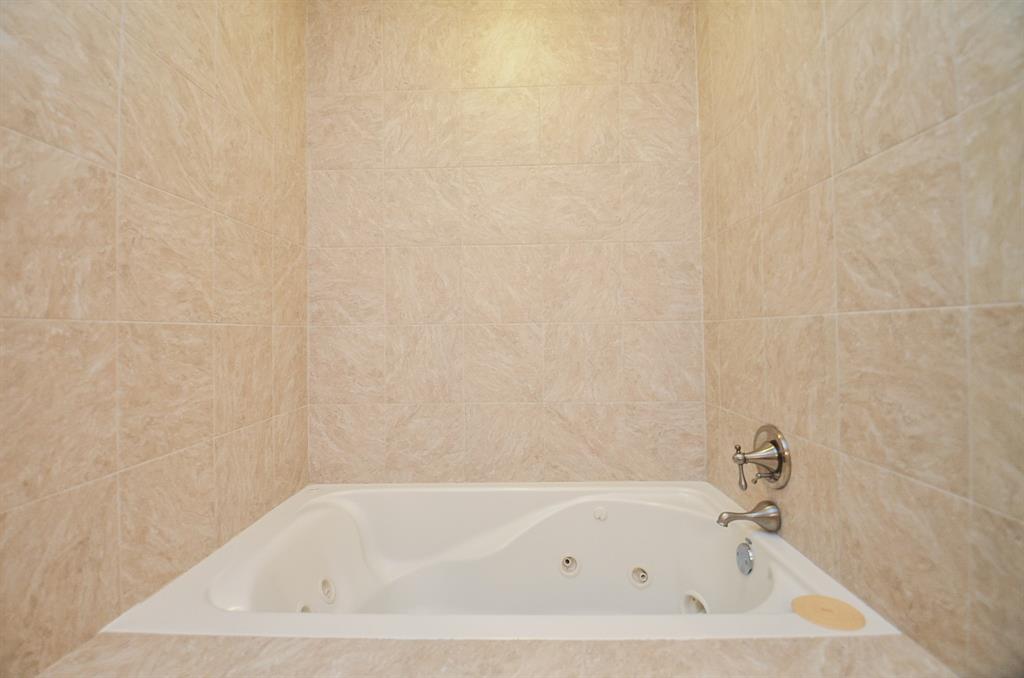 2842 W Pebble Beach Drive, Missouri City, Texas image 21