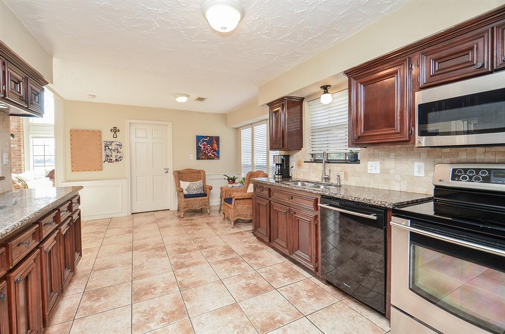 2842 W Pebble Beach Drive, Missouri City, Texas image 13