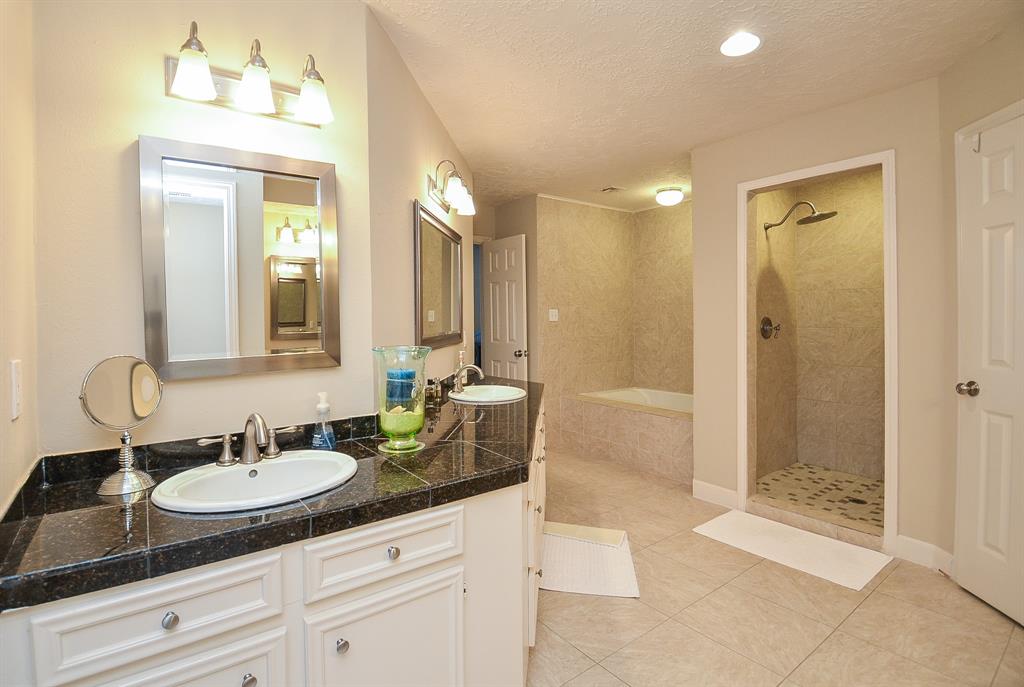 2842 W Pebble Beach Drive, Missouri City, Texas image 19