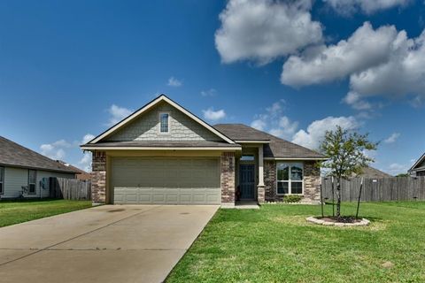 Photo of 808 Mockingbird Street, Navasota, TX 77868 (MLS # 14057148)