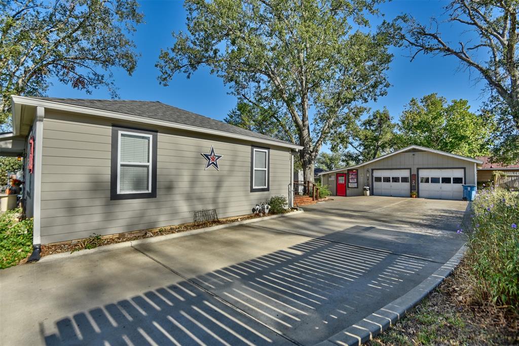 732 E Kuehn Street, Bellville, Texas image 2