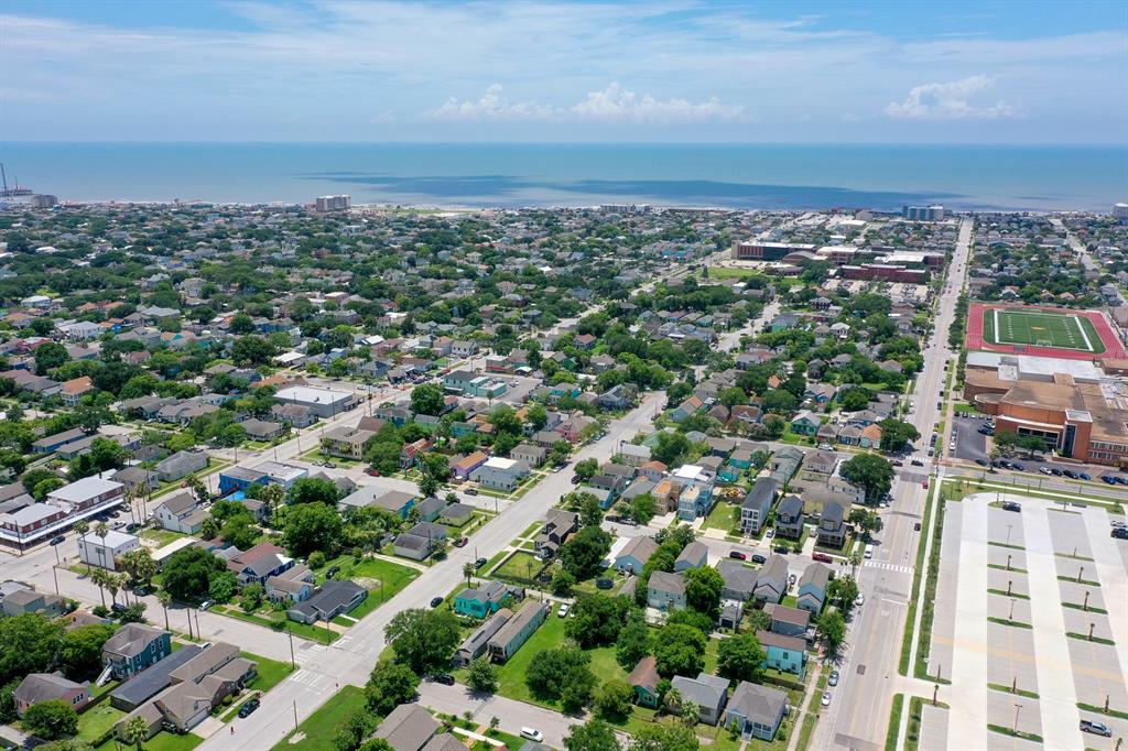 1527 40th Street, Galveston, Texas image 2