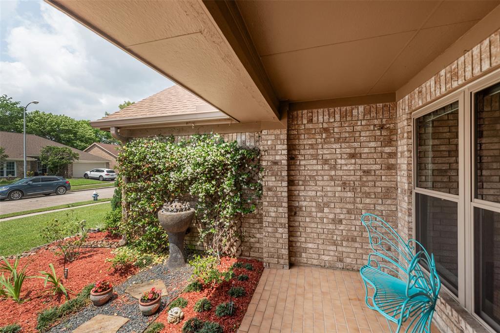 4731 Cavern Drive, Friendswood, Texas image 3