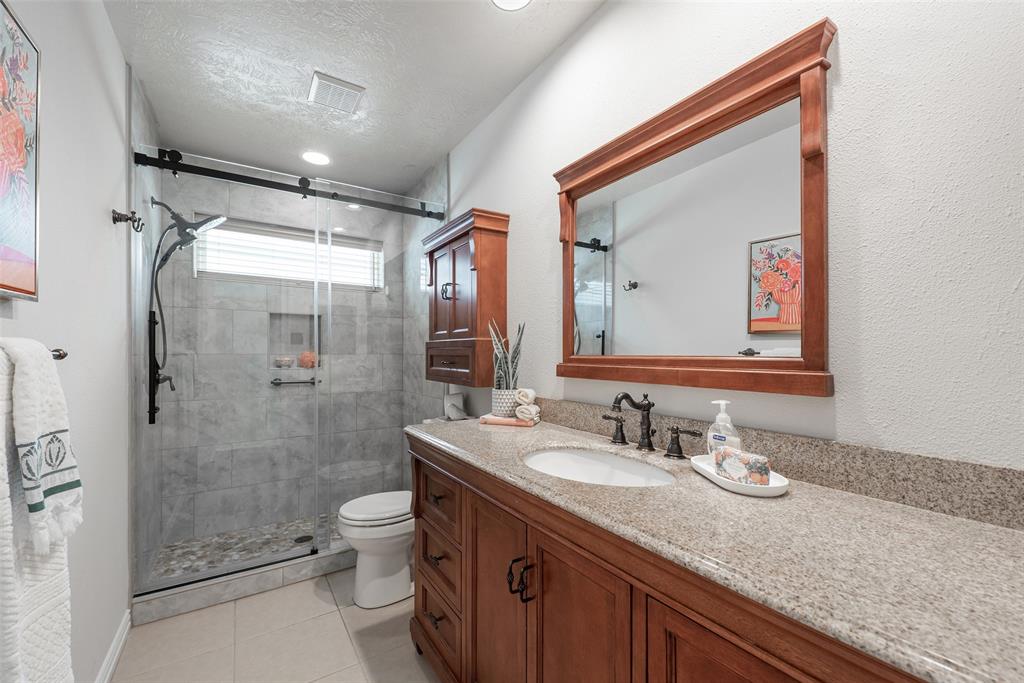 4731 Cavern Drive, Friendswood, Texas image 36