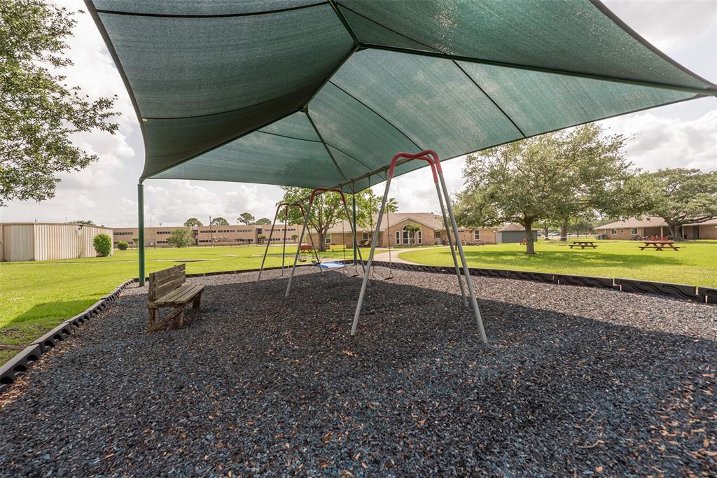 4731 Cavern Drive, Friendswood, Texas image 48