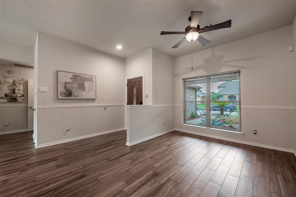 4731 Cavern Drive, Friendswood, Texas image 8