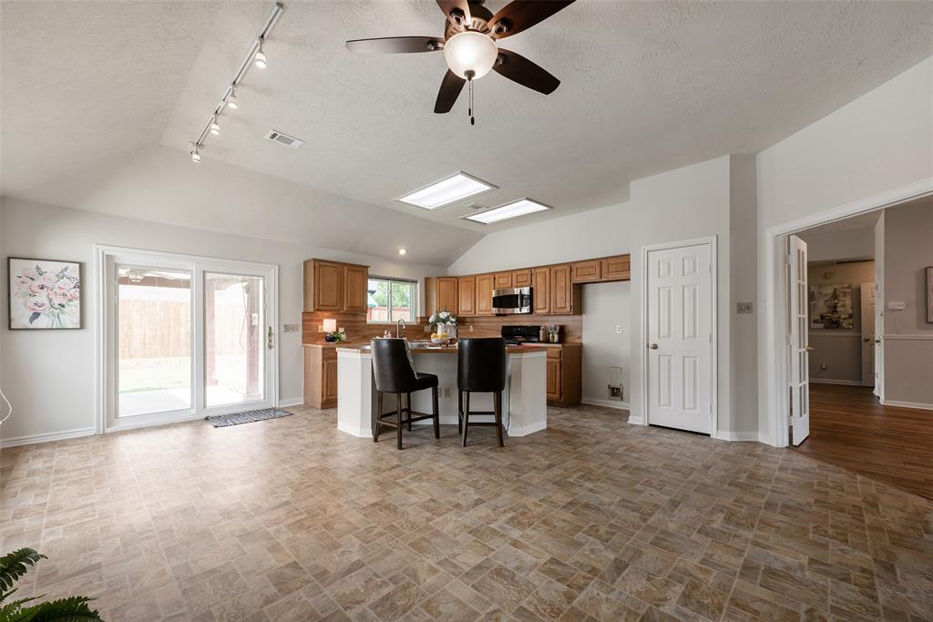 4731 Cavern Drive, Friendswood, Texas image 21