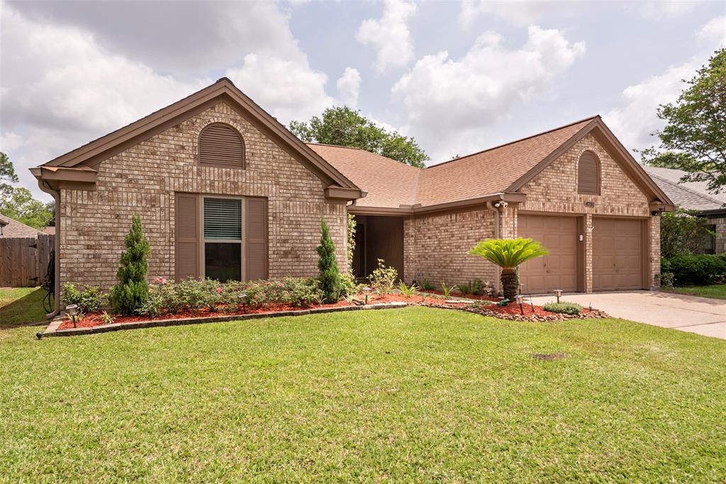 4731 Cavern Drive, Friendswood, Texas image 2