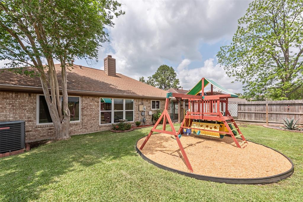 4731 Cavern Drive, Friendswood, Texas image 5