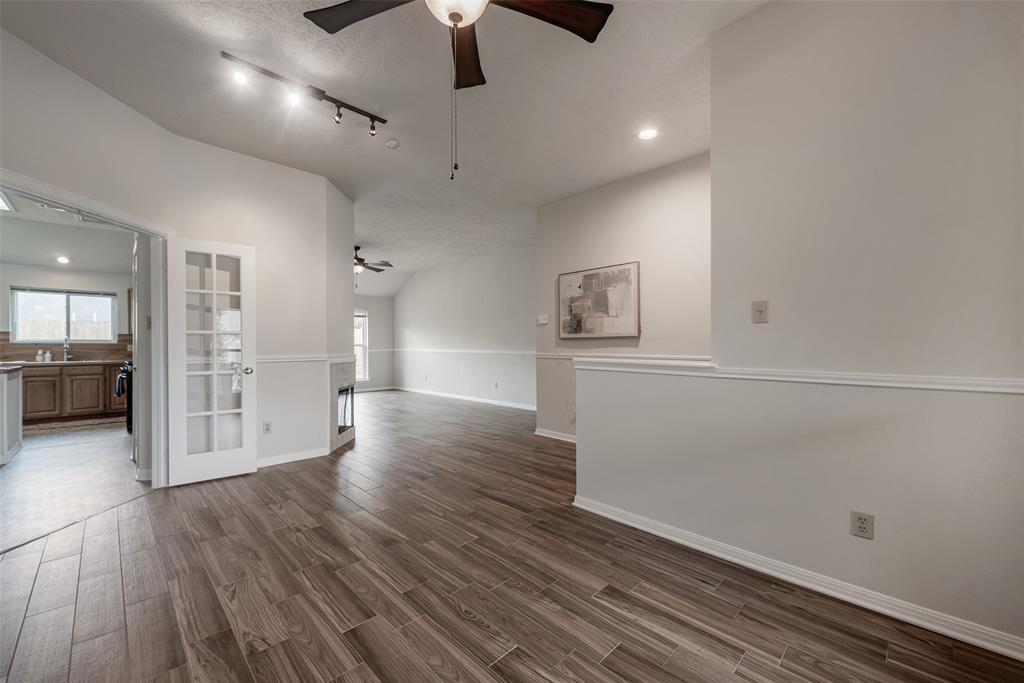 4731 Cavern Drive, Friendswood, Texas image 9