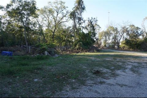 Photo of 424 S Avenue D, Humble, TX 77338 (MLS # 75488179)