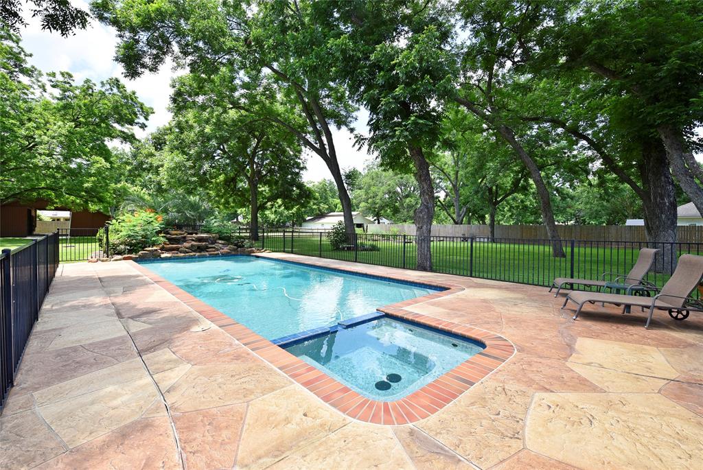 3919 Aspenwood Drive