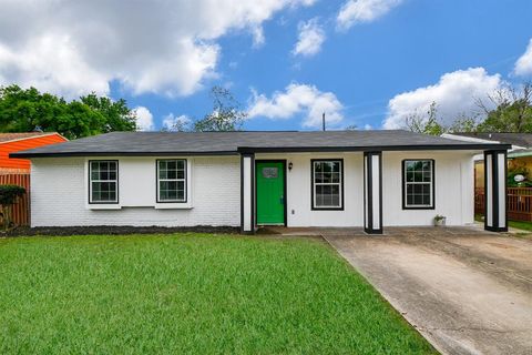 Single Family Residence in Houston TX 3807 Ripplebrook Drive.jpg